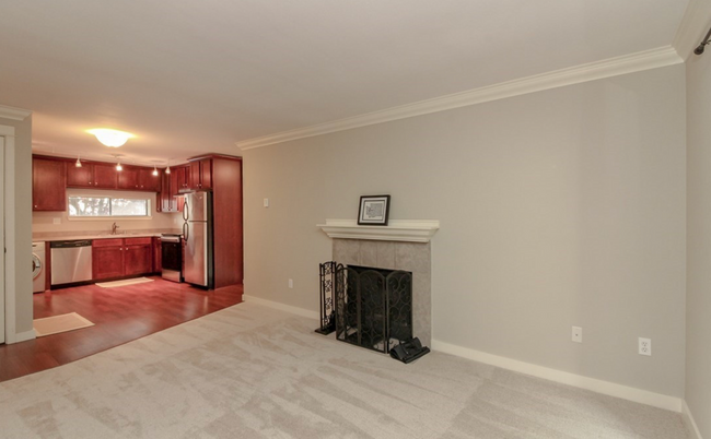 Building Photo - Beautiful 2 Bed Des Moines Condo with Amaz...