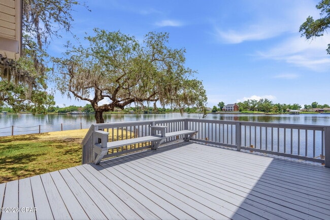 Building Photo - 2718 Country Club Dr