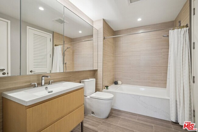 Building Photo - 877 Francisco St