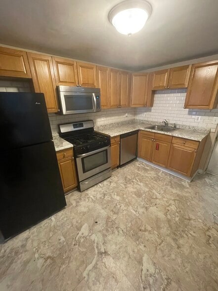 Kitchen - 1806 N Gratz St