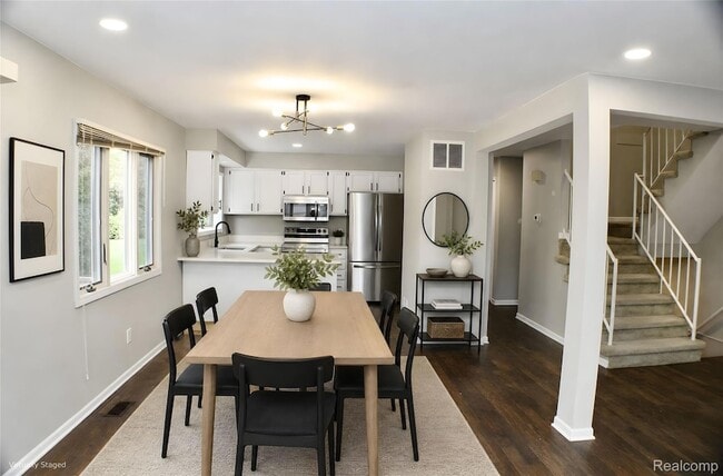 Building Photo - 1483 Colony Dr