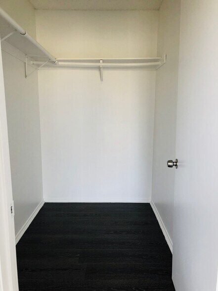 Building Photo - 833 S Berendo St