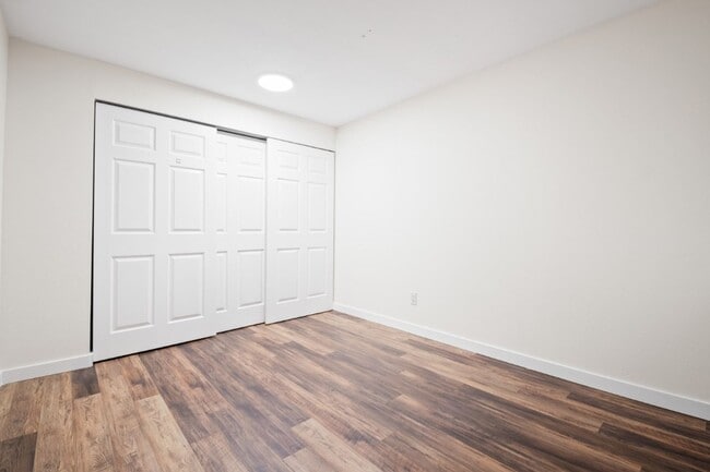 Building Photo - 2Bd/1.5Ba Kirkland Townhouse