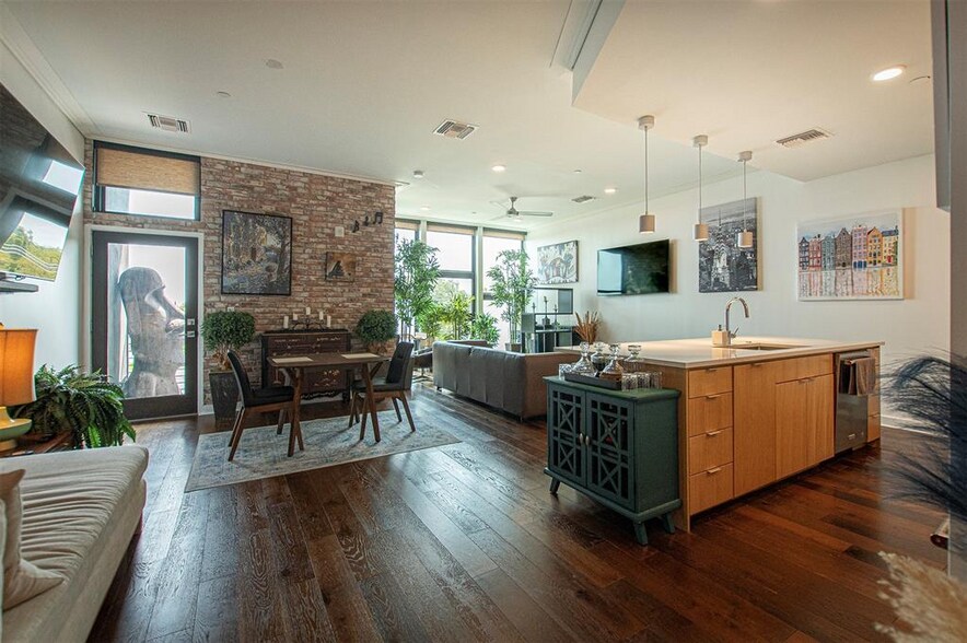 Open Floor Plan - 1322 E 12th St