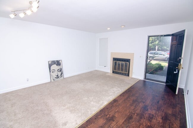 Building Photo - Quaint East Nashville Town Home