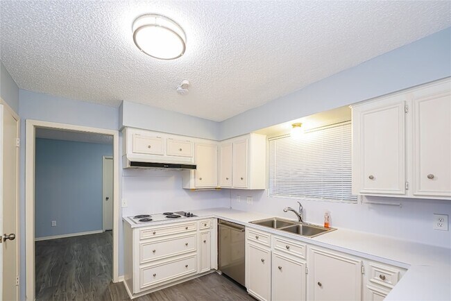 Building Photo - 2306 Wallingford Dr