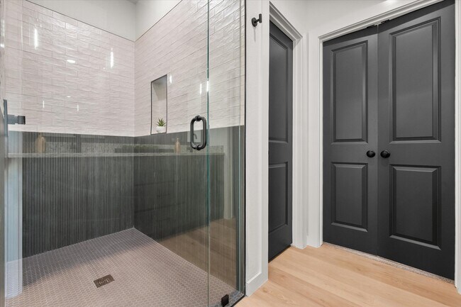 Building Photo - 1414 Farmhouse Ave