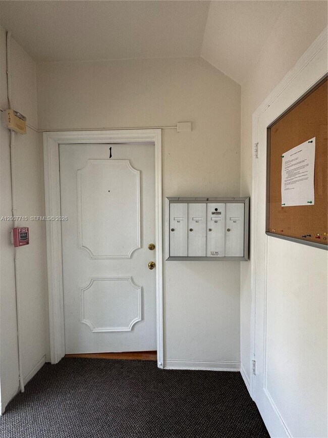 Building Photo - 725 NE 91st St