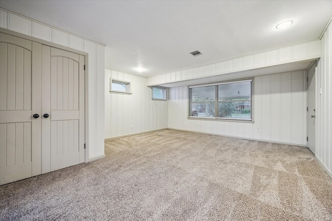 Building Photo - 9813 Pine Lake Dr