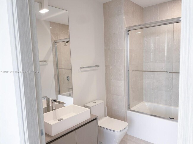 Building Photo - 1000 Brickell Plaza