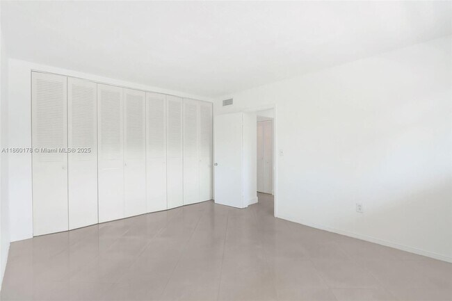 Building Photo - 1475 NE 125th Terrace