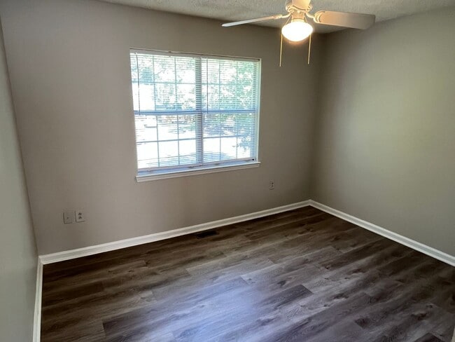 Building Photo - Updated 3 Bed + Loft with Large Garage in ...