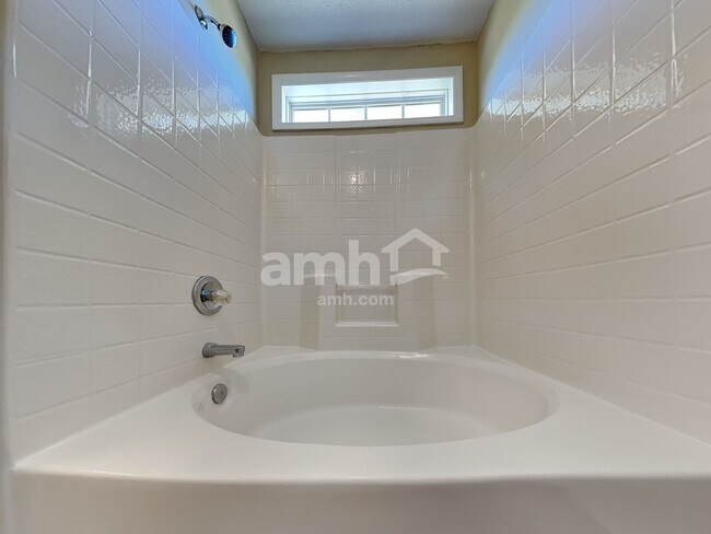 Building Photo - 55 Old Tree Ct