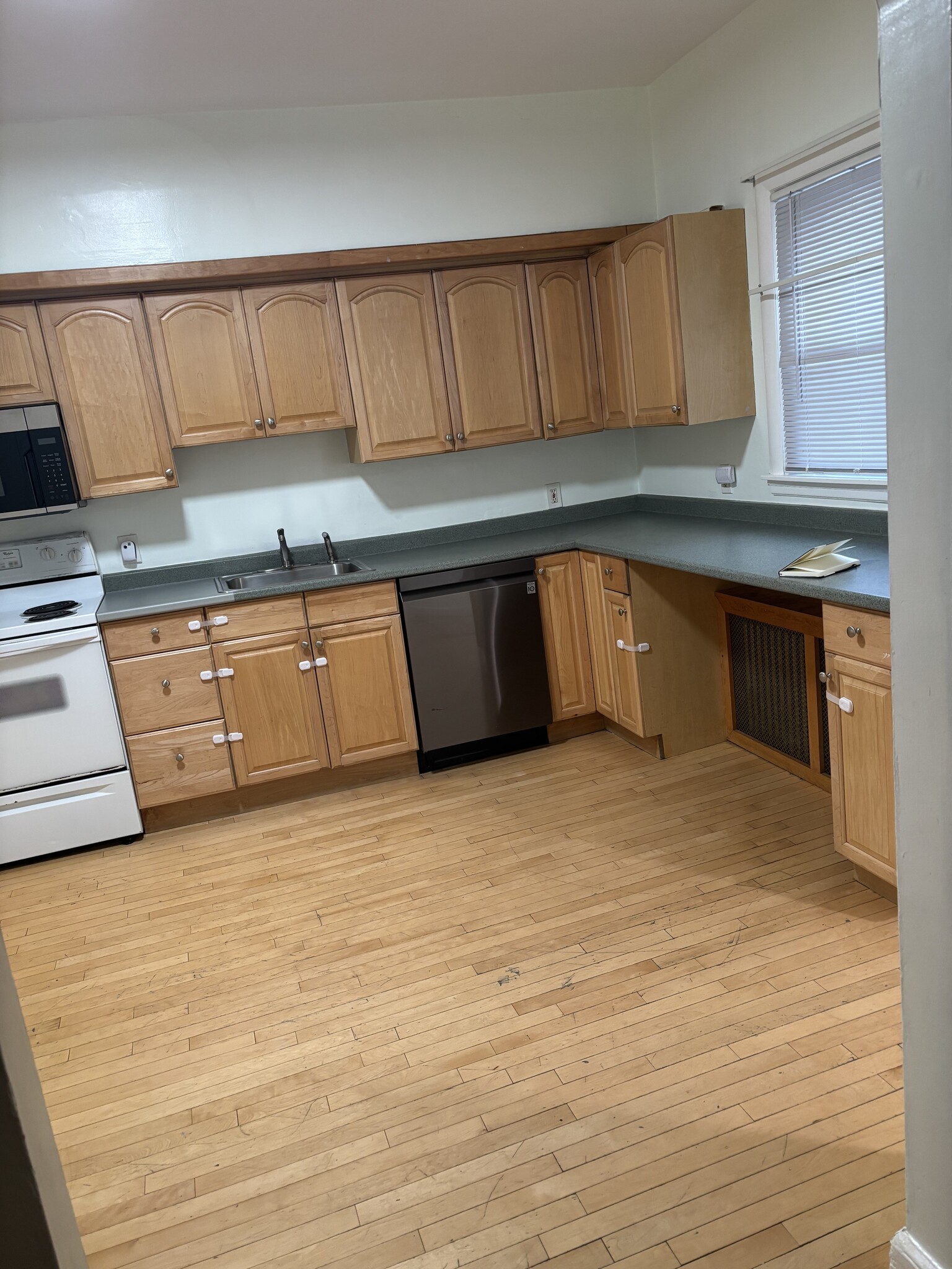 Building Photo - 103 Essex St