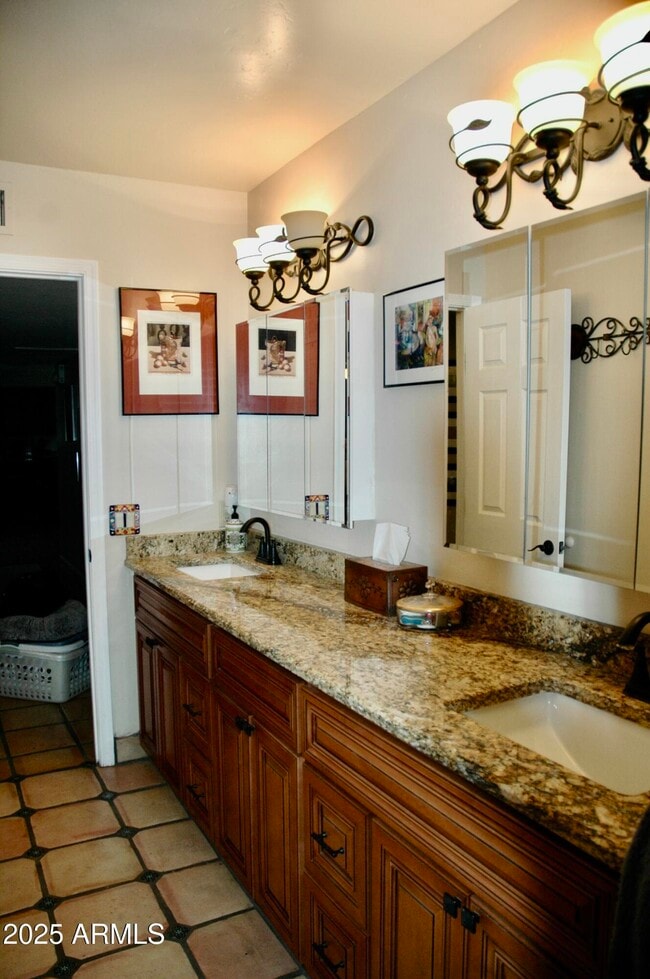 Building Photo - 6108 E Morning Vista Ln