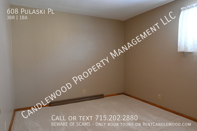 Building Photo - Pet Friendly 3 Bedroom Single Family Home ...