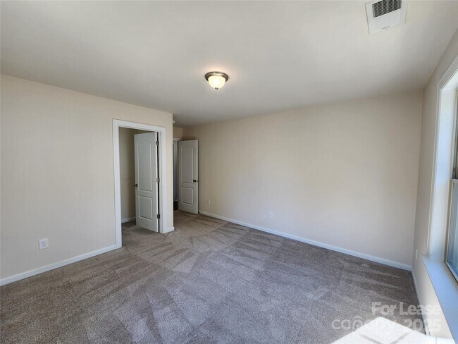 Building Photo - 326 Sadie Dr