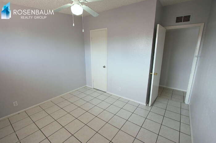 Building Photo - 565 S Hobson