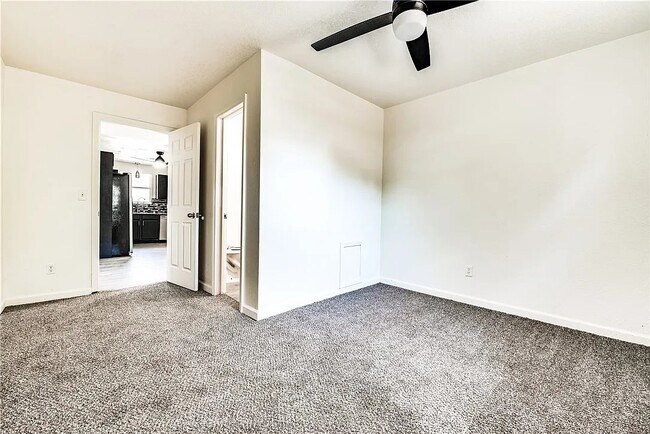 Building Photo - 1206 N Markwell Ave