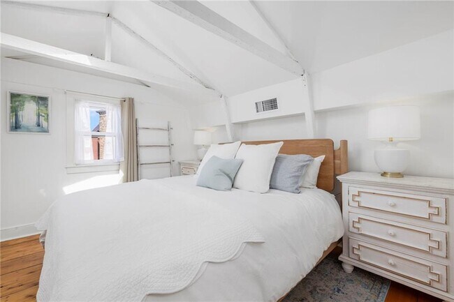 Building Photo - 36 William St