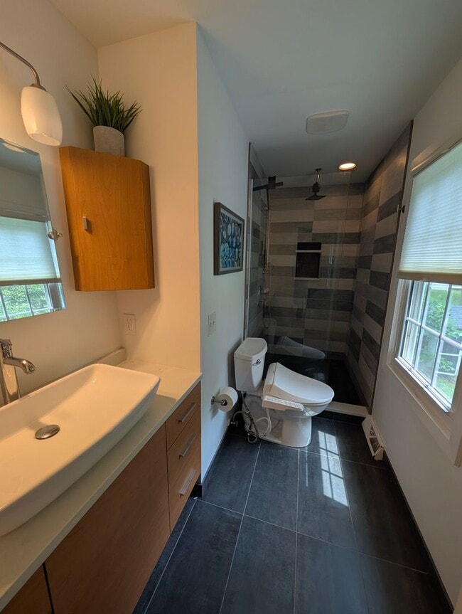 Building Photo - BAY VILLAGE RENTAL HOME 4 BEDROOMS