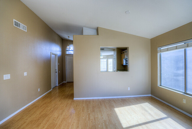 Building Photo - 3Bed/2Bath House at Greenway/Litchfield! J...