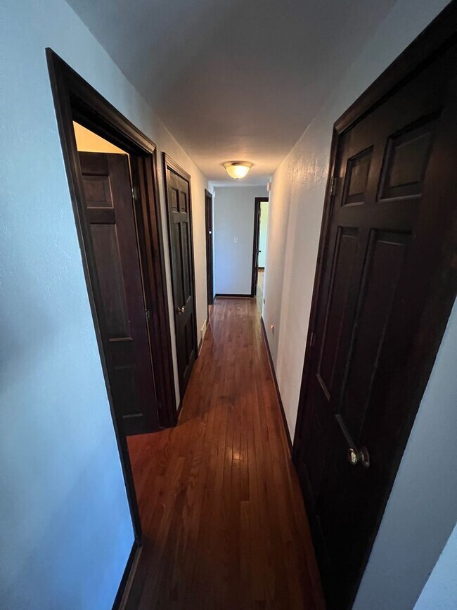 Building Photo - Check out this 3 bedroom 3 bath home for lease