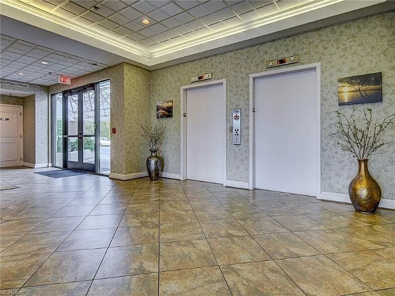 Building Photo - 7501 River Rd