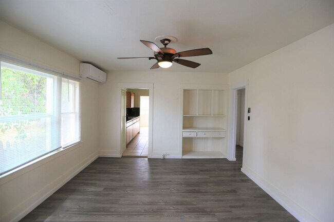 Building Photo - Country Living in the City