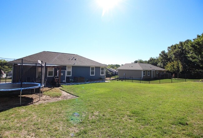 Building Photo - 205 Starlight Ln