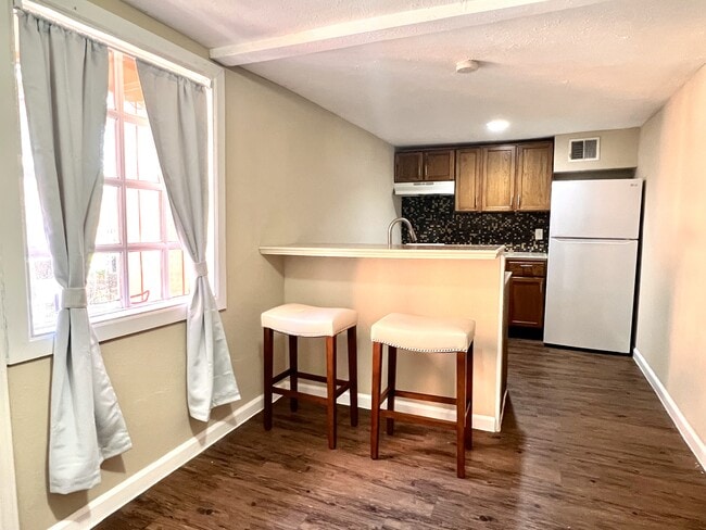 Building Photo - 4704 Chenevert St