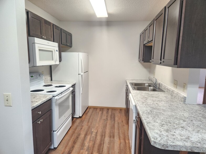 Primary Photo - Chapelwood III Apartments