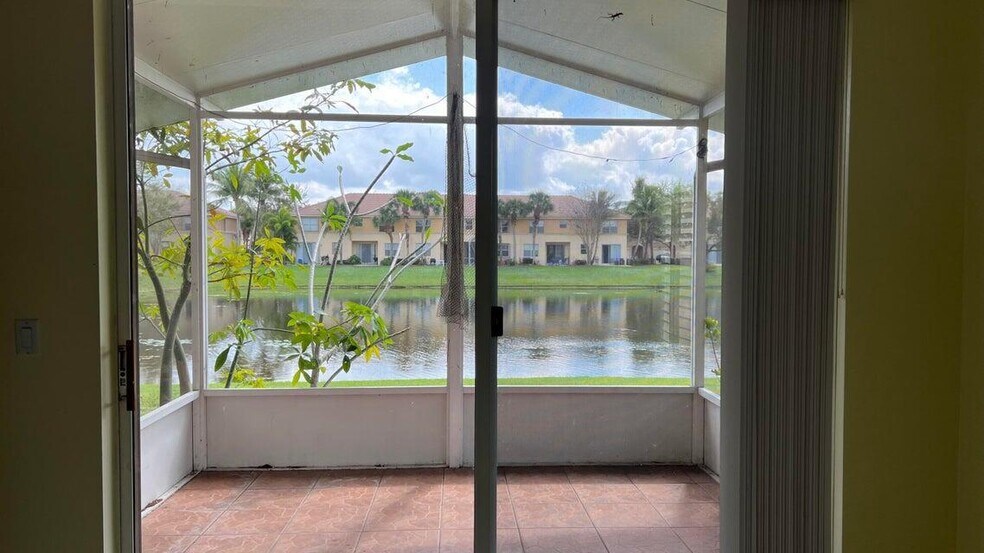 Building Photo - 274 River Bluff Ln