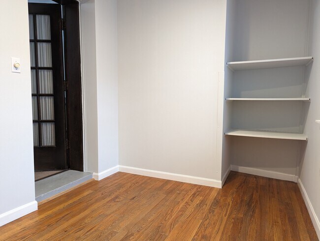 Building Photo - 5650 N Spaulding Ave