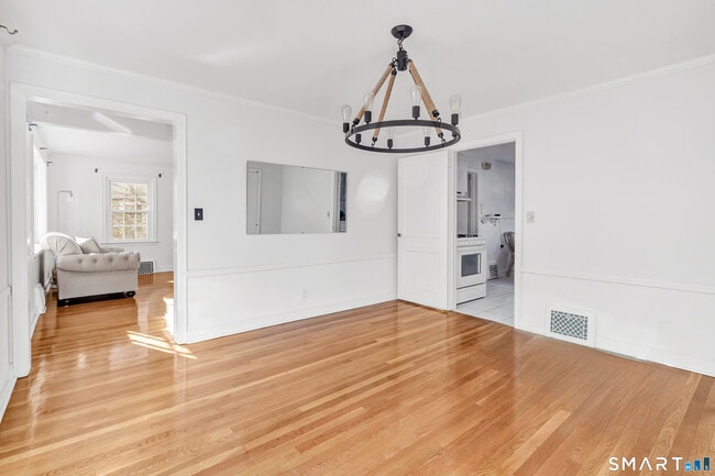 Building Photo - 124 Stiles St