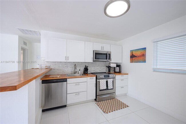 Building Photo - 1453 NW 10th St