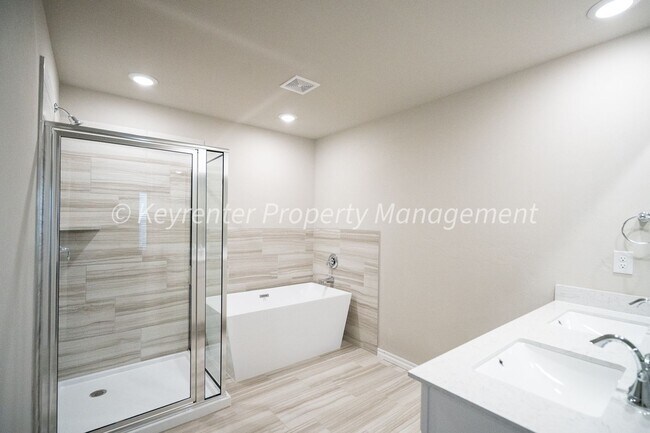Building Photo - Gorgeous 4 Bed 2 Bath Home in Deer Creek School District!