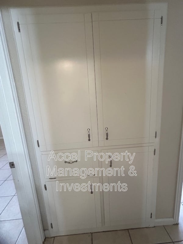 Building Photo - 2405 Mimosa St