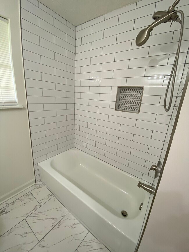 Building Photo - 1548 Mary George Ave NW
