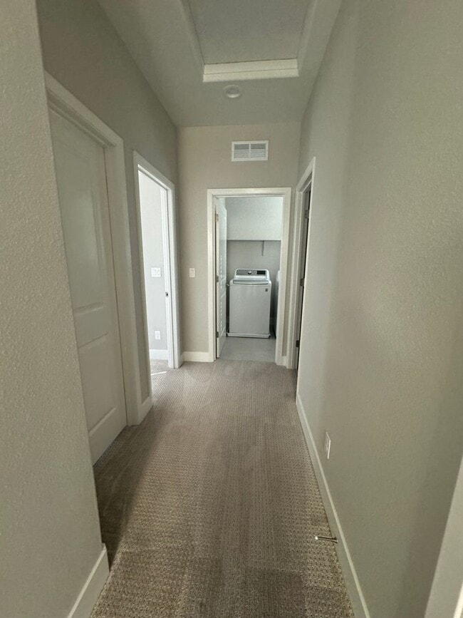 Building Photo - Tesoro Viejo- 3 bedroom 2.5 Bath