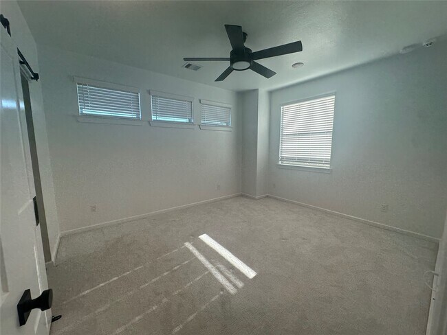 Building Photo - 11826 California Sister Dr