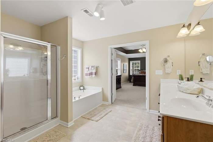 Building Photo - 2460 Alderbrook Dr