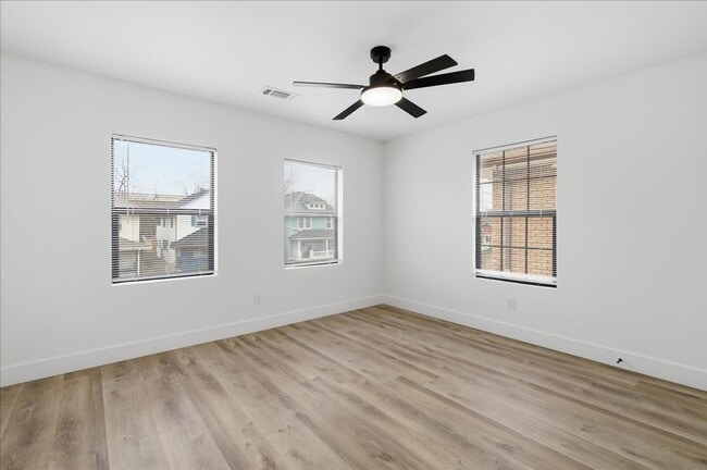 Building Photo - 1036 N Parker Ave