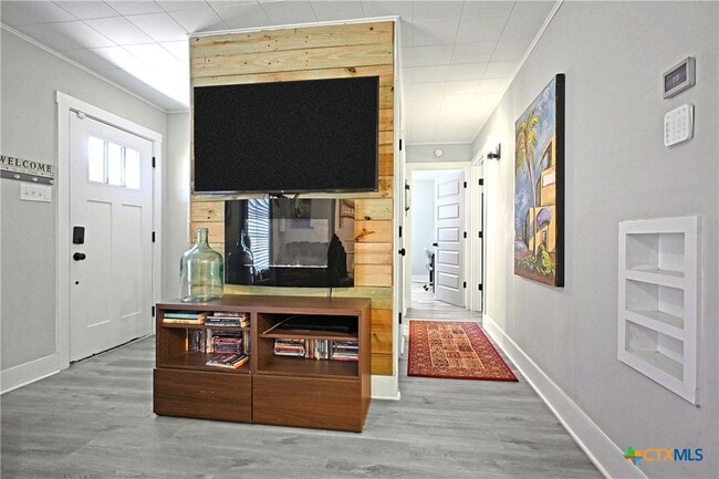 Building Photo - 553 Scenic Dr