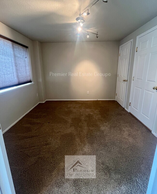 Building Photo - 7215 Edgebrook Dr