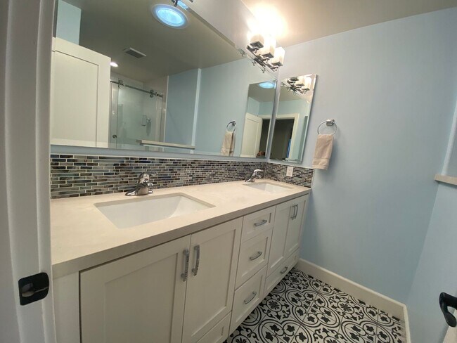 Building Photo - 4 Bedroom Encinitas home with Views!