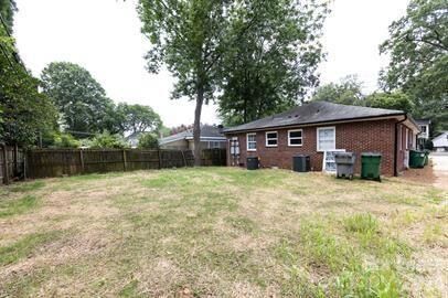 Building Photo - 1704 Club Rd