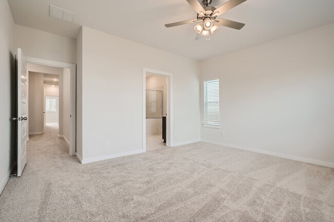 Building Photo - 33110 Willow Hts Ln