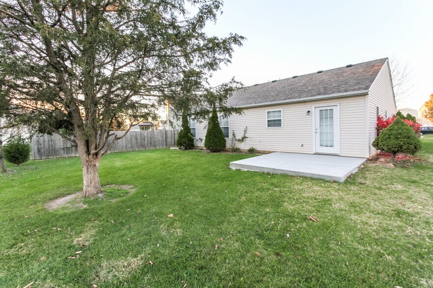 Building Photo - 2425 Woodmont Ct