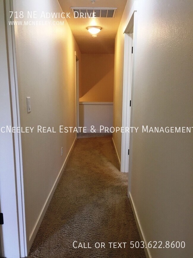Building Photo - 718 NE Adwick Dr